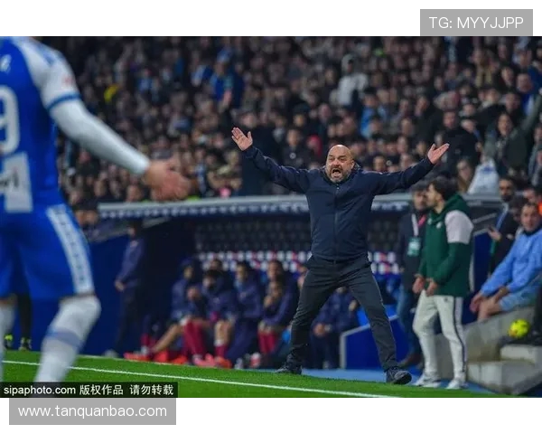 霍安 - 加西亚抵巴萨完成签约 2634 万欧创队史转会费纪录